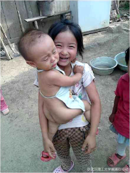 7��17�������������Є�(d��ng)���F(tu��n)�(du��)��η��(du��)��(du��)֧�̵ĺ��ӂ��M(j��n)���˼��L�����o���ӂ���ȥ�˺�(ji��n)�ε�������һ���(du��)�T�f(shu��)�����F(xi��n)�ڽK���˽⺢�ӂ�?y��u)�ʲô�?hu��)�t����߀�О�ʲô���С�С���֡���С�������@���ɽ·��ĺ��y�����еĺ����όW(xu��)ǰ߀���Ƚoţ��ݡ������D�ϵ�СŮ���mȻ���g����������ܵ��ѽ�(j��ng)ʮ�֋��졣