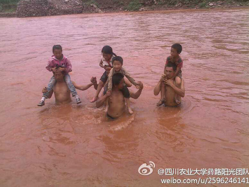 7��17�գ��Ĵ��r(n��ng)�I(y��)��W����·ꖹ⡱�Fꠁ���������ɽ��ϲ�¿h�ɺӿ��(zh��n)�_չ֧�̻�ӡ��ɺӿ��(zh��n)��̎ƫƧ��ȫ��ĺ���ÿ�춼Ҫ���Ѓɂ���С�r�όW��;����Ҫ���^һ�l30�׌��ĺ������D������W�����Ӷ��^�R����ĺ�����