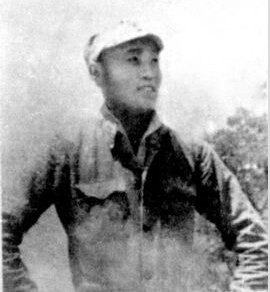 ���һ���1911��1941������Ұ�Q���M�����|��ʡ�|ꖿhʯ����������1930������Ї����a(ch��n)�h��1931�ꡰ��һ�ˡ���׃���l(f��)����(j��ng)У��ͬ��������W(xu��)���ؼ��l(xi��ng)���ա�1932��5���ڼ��l(xi��ng)�M����ƽ�|�����x��܊�����������ô�������ָ�]����(zh��n)�`��C�����˷Q��С��������1935�ꅢ�ӡ�һ��.�š��W(xu��)���ۇ��\�������u���\���еġ���������1939�����A��������(li��n)܊˾��T��������ΰ�·܊�x�켽܊�^(q��)��ʮ�F�F�L��1941��2��4�գ��r�ΰ�·܊�x�켽܊�^(q��)��ʮ�F�F�L���һ�����ָ�]�����R�I��(zh��n)���в��Ҡ�������H30�q��