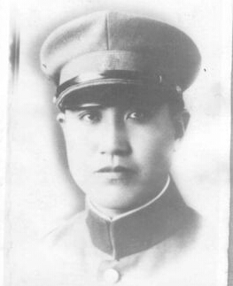 �������h�壬�|���d������1908������������ڵ�����ͥ���x�켽܊�^(q��)�Γ�܊˾��T��1924���M��|���v���������I(y��)����У����У�̹���1931�����Rռɽ�������У�����������˽��򿹑�(zh��n)�Ȍ�������(zh��n)��1936���κӱ����h��܊��У����(d��o)�L��1938��8���ʲ����x����꠱��x�켽܊�^(q��)��ʽ������x�켽܊�^(q��)�Γ�܊������˾��T��1939������Ї����a(ch��n)�h��1940���ڰوF���(zh��n)�Љ��Ҡ������r��32�q��