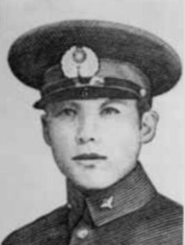 鐺��ģ�1916�꣭1937��8��17�գ����|�����(zh��n)�ˣ���܊��5���մ���w�ІT�� ����һ�ˡ���׃�����܊����У���ڮ��I(y��)��1937��8��17�գ����ٵ������Zը�Ϻ����Ĵ�·��܊�܊˾��r�����ձ�܊�֮�����ړ��У��C��������鐺�����������딳ꇣ��┵(sh��)ʮ���ձ�ʿ������������鐺��Ĳ������������w�ІT����֘�����������܊��֮�������һ�w�ӏ��Ԛ�ѳ����������������һ����������Ӣ�ҡ�