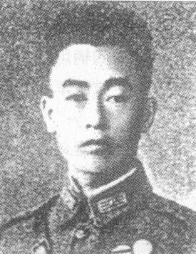 ����t��1905��9�������F��ʡ�󲨿h����1926���������S��܊�ٌW(xu��)У��5�ڲ����ƌW(xu��)��(x��)��1937�꣬����t�����ʲ�������������������(zh��n)��ؓ(f��)؟(z��)���ؼζ�һ�������˔��˶���M(j��n)����������(hu��)��(zh��n)�󣬗���t�����ʲ��D(zhu��n)�Ƶ����֮����(zh��n)���_ʼ�Γ����(d��ng)����܊�{(di��o)����(y��u)��(sh��)������������t�c������ʿ�����ڽ��u�I(l��ng)������t��������ʿ���c��܊����(zh��n)������ҹ�� 1939��2��������t�����ʲ�������𣨲����䣨������·������܊�������Ď��F(tu��n)����(zh��n)�У����ұ���������������ѳ��(gu��)��