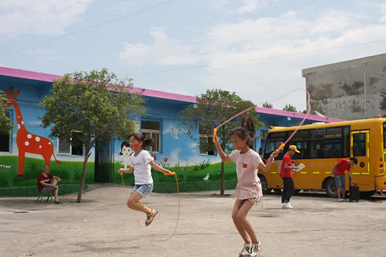 ���Ϲ��I(y��)��W�����Q�׌WԺ����ϵ�P�h�������ж�������������`꠵�����ʡƽ�ɽ���P�hѦ���(zh��n)���Ӝϴ���ӢС�W�_չ֧�̻�����e�k��ӢС�W��һ��Ȥζ�\�ӕ���׌�W���w���W��ƥ�˾��񡣈D�����K��ِ��