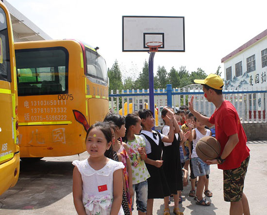 ���Ϲ��I(y��)��W(xu��)��(j��ng)���Q(m��o)�׌W(xu��)Ժ����ϵ�P�h�������ж�������������`꠵�����ʡƽ�ɽ���P�hѦ���(zh��n)���Ӝϴ���ӢС�W(xu��)�_չ֧�̻�ӣ��e�k��ӢС�W(xu��)��һ��Ȥζ�\�ӕ���׌�W(xu��)���w���W��ƥ�˾������D��־Ը�߽o�W(xu��)���ĄŃ����͡�