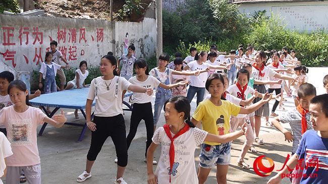 ���ϿƼ���W(xu��)��һ��һ·���x��(w��)֧���c���ʷ�ؚ�{(di��o)�Ќ��`�F��������ꖿh��¹ɽ�(zh��n)�u�ŸG���_չ�x��(w��)֧�̺ͷ�ؚ�{(di��o)�����D��־Ը�߽̺��ӂ�̫�Oȭ�����F��ṩ��