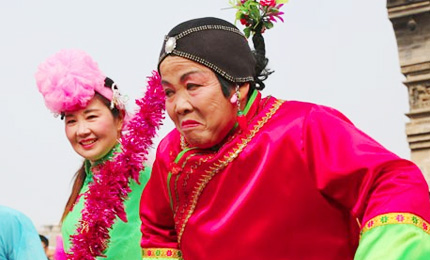 ���՝}�ϴ����һ���׻�Ӿ��ʼ������L(f��ng)茹�����������������Ť������2��16���������һ�@�����}�Ͽh�e�����S����ʵĽ��^�Ļ���ӣ����y(t��ng)���׶��˶������ζ����������Ⱥ���[�´����g�gϲϲ�^������׌��(ji��)�՝}�Ǹ��ӽk����ʡ���Ԕ��(x��)�� 