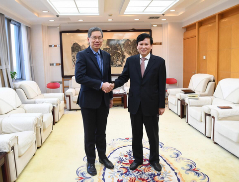 人民日?qǐng)?bào)社社長(zhǎng)、總編輯庹震會(huì)見(jiàn)新加坡駐華大使呂德耀一行