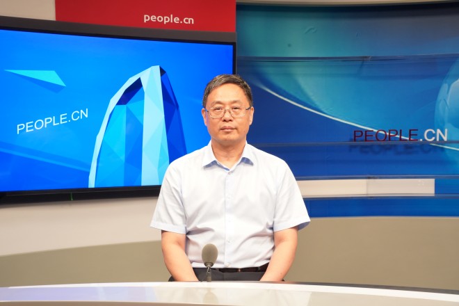 中國藝術(shù)研究院院長、黨委副書記周慶富做客人民網(wǎng)。張力洋攝