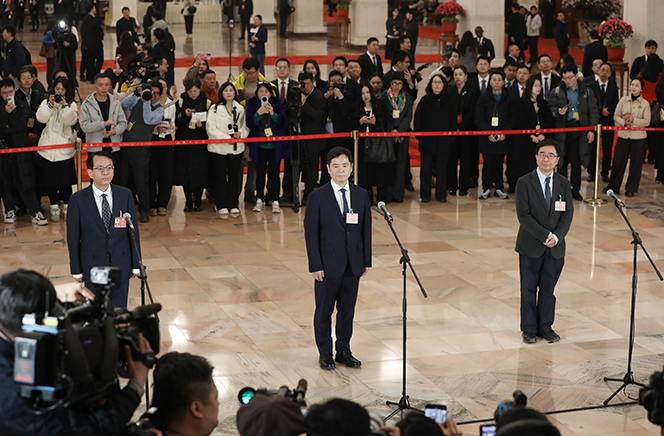 全國(guó)政協(xié)十四屆四次會(huì)議首場(chǎng)“委員通道”來(lái)了！