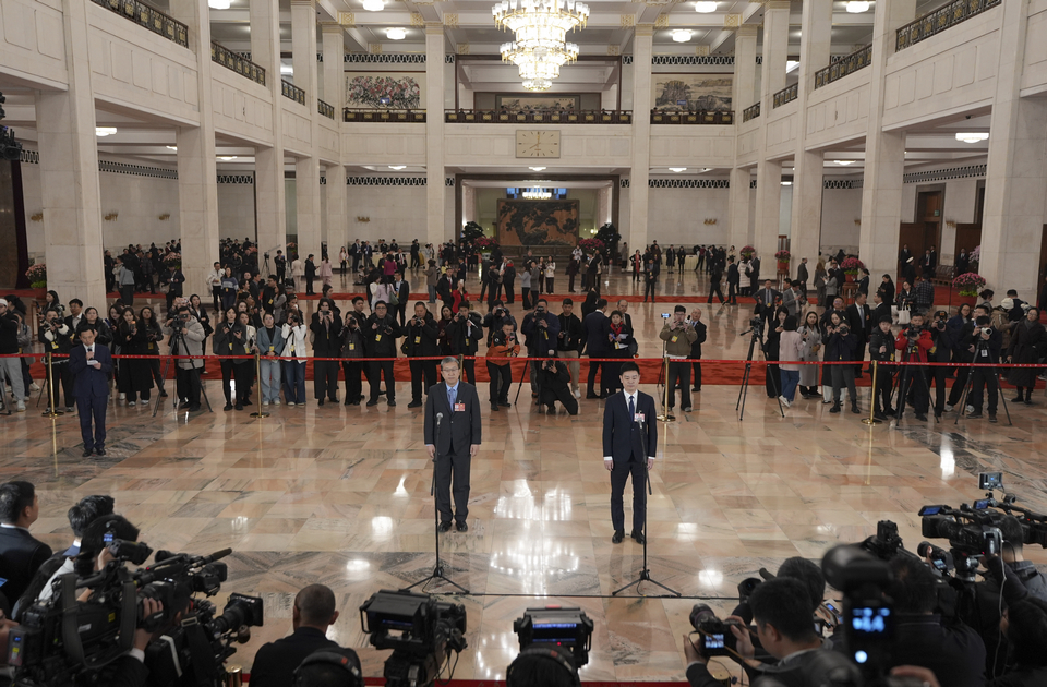 十四屆全國人大四次會議首場“代表通道”集中採訪活動舉行